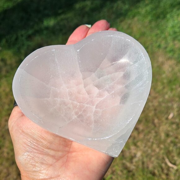 Selenite Crystal Cleansing Heart Bowl - Free 3 Surprise Crystals - Picture 4 of 7